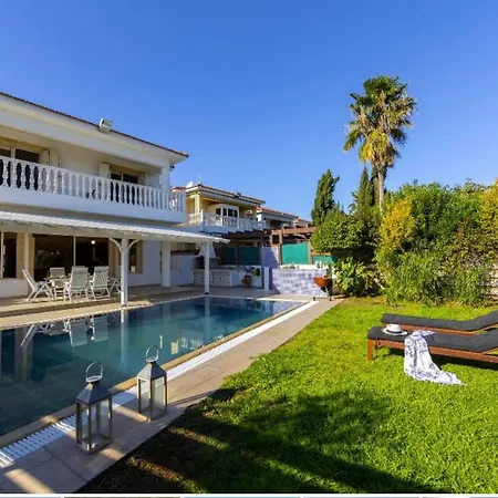 Protaras Beachfront Art Villa Paralimni