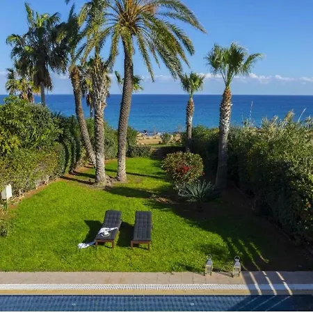 Protaras Beachfront Art וילה